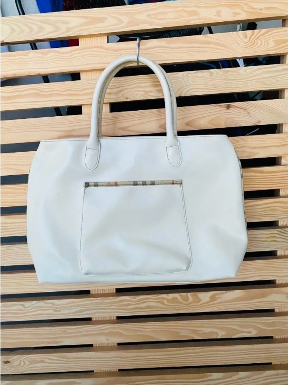 Burberry Elegant Cream Tote Bag with Front Pocket